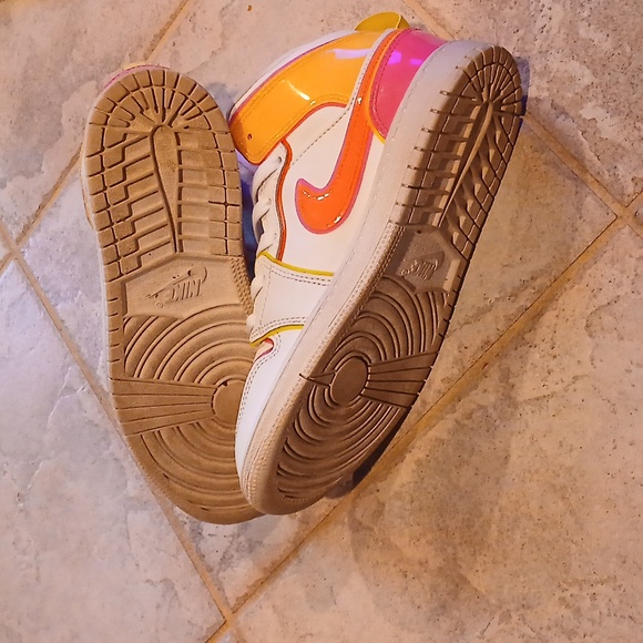 Kids Jordan 1 "Edge Glow" Mid - Picture 9 of 10